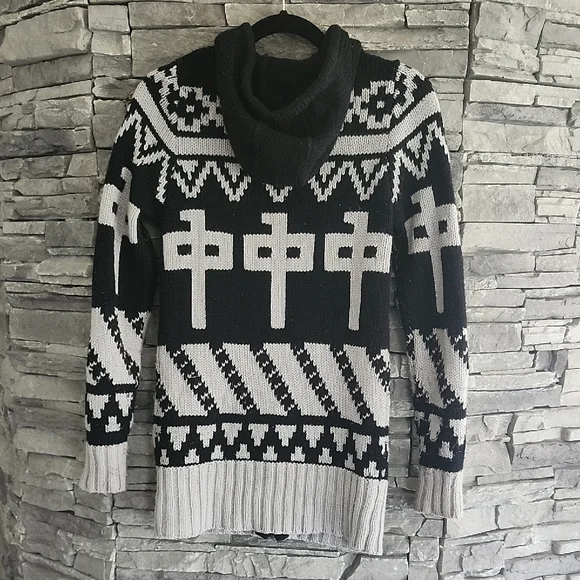 Red Dragon RDS Cowichan Sweater - Picture 4 of 4